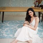 Karishma Tanna Instagram - Sunday feels ❤️ Thanku @theblueknotofficial for makin my space look vibrant and beautiful 🤩 #potd #love #mood #koko #mommy