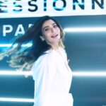 Karishma Tanna Instagram - #Sponsored A day in my life attending the L’Oréal Professionnel Scalp Beautyverse Event, where beauty meets technology. Thanks to my hair pro - @sareenaacharya from @enrichbeauty who guided me through the entire event and helped me understand the importance of scalp health. The whole experience was very insightful and fun! Each zone was very innovative and had its own specifications. I was recommended the Scalp Advanced Anti Oiliness Range which is powered by 3% AHA. It purifies the scalp and hair fiber from sweat and oil leaving the hair fresh and clean. I learned so much about my scalp health at this event. So stay tuned for more! To get your personalised diagnosis in salon, in-salon Scalp Advanced Treatment or get their retail products visit your nearest L’Oréal Professionnel partnered salon today! #BreakTheCycle #NewStartAhead #ScalpAdvanced #Enrich #LoveBeginsWithYou @lorealpro_education_india @lorealpro @vikram.bhatt @rohit.dedhia @enrichahaacademy