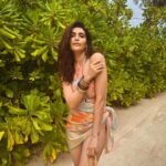 Karishma Tanna Instagram – ❤️

@baglioniresortmaldives 
@goinmyway_travels 

Swimsuit by @tizzi.official 
Jewelery by @sachdeva.ritika 
Stylist @shrushti_216

#maldives #travel #explore #love #beach