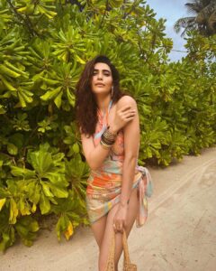 Karishma Tanna Instagram - ❤️

@baglioniresortmaldives 
@goinmyway_travels 

Swimsuit by @tizzi.official 
Jewelery by @sachdeva.ritika 
Stylist @shrushti_216

#maldives #travel #explore #love #beach