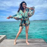 Karishma Tanna Instagram – Maldives 🇲🇻 

@baglioniresortmaldives 
@goinmyway_travels 

Outfit by @limerickofficial @amigos.rizwan
Stylist @shrushti_216 

#travel #love #beach #mood #maldives
