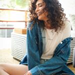 Karishma Tanna Instagram - Vibeeeeing 😎🤷‍♀️ #potd #denim #love #mood