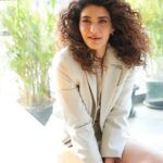 Karishma Tanna Instagram – Easy peasy 🧡

Click by @kunalgupta91 
Hair @shefali_hairstylist.81 
Make up @makeupbyvishakha 

#mood #love #pastels #potd