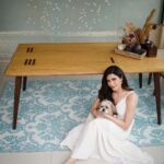 Karishma Tanna Instagram - Sunday feels ❤️ Thanku @theblueknotofficial for makin my space look vibrant and beautiful 🤩 #potd #love #mood #koko #mommy