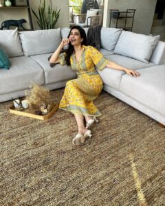 Karishma Tanna Instagram - Sunday 🧡 In love with these amaze carpets from my fav @humminghaus The products , quality and the service is just wow❤️ Thanku for making my house look gorgeous. Outfit by @chhavviaggarwalofficial #sunday #potd #love