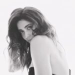 Karishma Tanna Instagram - Peppy Sunday 🖤 #reels #reelsinstagram #love #trending #explore #sunday #mood