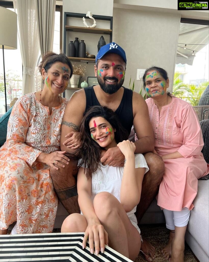 Karishma Tanna Instagram - Combining Happy women’s Day and Belated Happy holi to all❤️ The loveliest Masterpiece of the heart of god is the heart of a mother 🥰 Celebrating our beautiful mothers and Me Ofcz😘😎🥰 @varun_bangera ❤️