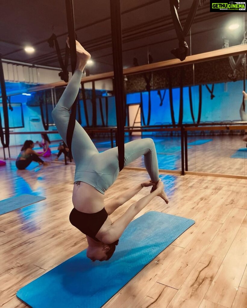 Karishma Tanna Instagram - Tried something different today🤓 Thanku @sarvesh_shashi for making this possible ❤️ #arielyoga #gym #yogini #potd #explore
