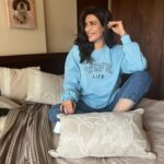 Karishma Tanna Instagram – Boo 👻 

#potd #mood #laze #love #instagram #explore 

Thanku for the Bedcover set @houmnindia ❤️
Jumper @srstore09