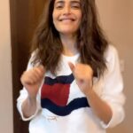 Karishma Tanna Instagram - Keepin up with the trends;) #love #reels #reelsinstagram #explore #karishmatanna #dance #instagram