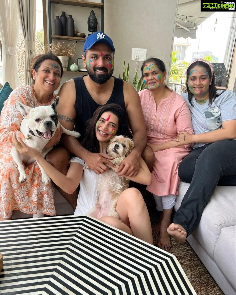 Karishma Tanna Instagram - Combining Happy women’s Day and Belated Happy holi to all❤️ The loveliest Masterpiece of the heart of god is the heart of a mother 🥰 Celebrating our beautiful mothers and Me Ofcz😘😎🥰 @varun_bangera ❤️