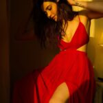 Karishma Tanna Instagram - Red me ♥️ 📸 @nikhilshenoyphoto Outfit @swateesinghlabel PR @ sonyashaikh Stylist @costumesbyneha Make up @suprabha_jadhav Hair @swapnilkashid_ Hotel @jwsahar JW Marriott Mumbai Sahar