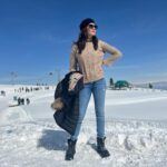 Karishma Tanna Instagram - Love ❤️ #kashmir #gulmarg #travel Sweater @pankhclothing @stylebysaachivj