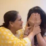 Karishma Tanna Instagram - Pranked mom😂😎 Cz it’s trending 🤩 #reels #reelsinstagram #love #trending #explore #karishmatanna
