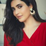 Karishma Tanna Instagram - Sunday mood 🤓🥰 #reels #trending #explore #karishmatanna #love #reelsinstagram #reelitfeelit @pinkcitybysarika @shvet_silver