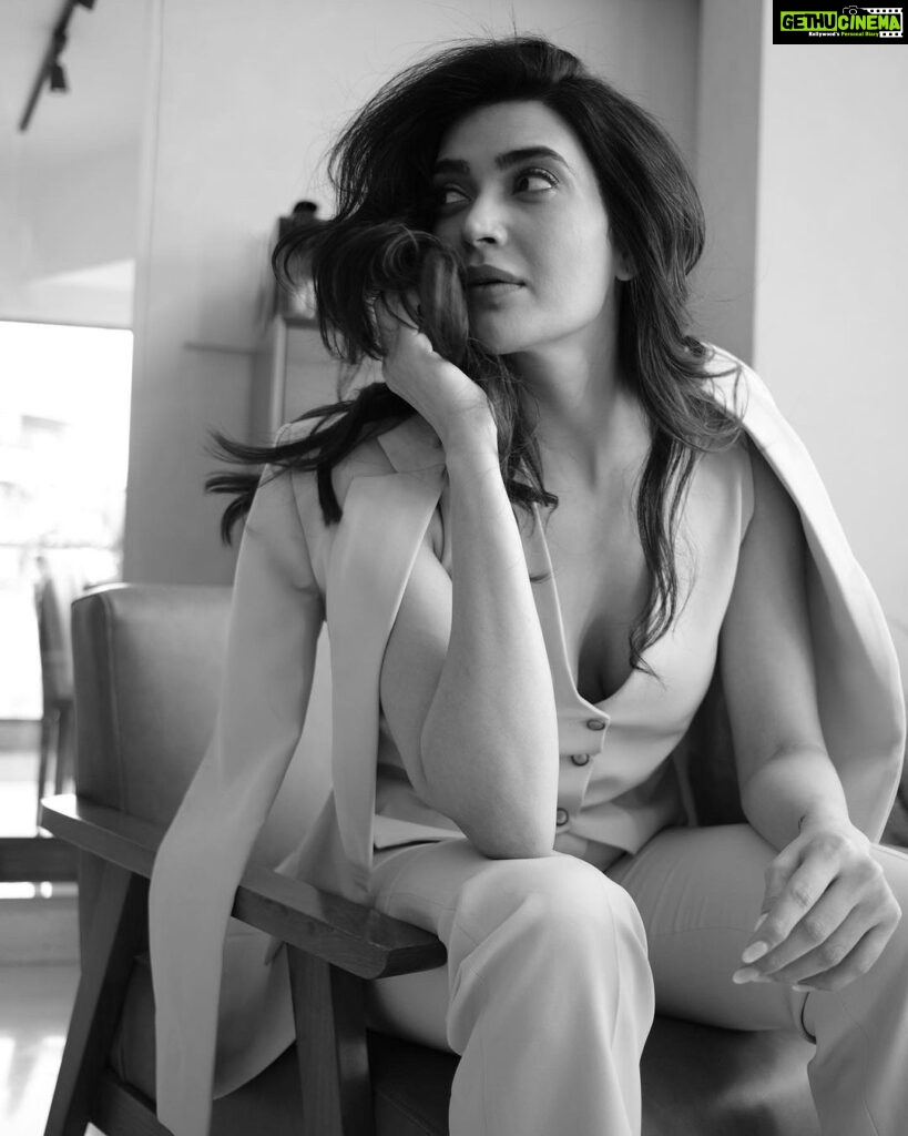 Karishma Tanna Instagram - Current mood #mood #potd #instagood #karishmatanna Outfit by- @Marviza_official Shot by - @ravii_dixit Styled by- @ananyaarora2013 MUA- @makeitupwithsimmy Hair- @aartigupta5565 Concept- @theboltpr