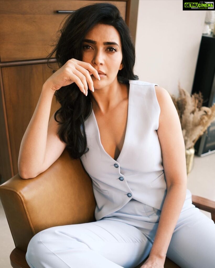 Karishma Tanna Instagram - Current mood #mood #potd #instagood #karishmatanna Outfit by- @Marviza_official Shot by - @ravii_dixit Styled by- @ananyaarora2013 MUA- @makeitupwithsimmy Hair- @aartigupta5565 Concept- @theboltpr