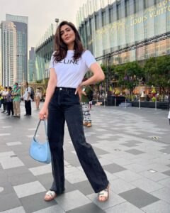 Karishma Tanna Instagram - Let’s pose and laugh 😆 

#potd #holiday #love #mood #karishmatanna #travel #instagram #explore