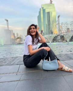 Karishma Tanna Instagram - Let’s pose and laugh 😆 

#potd #holiday #love #mood #karishmatanna #travel #instagram #explore