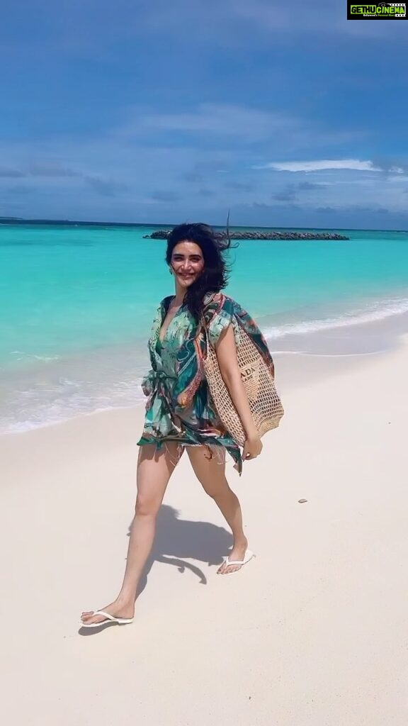 Karishma Tanna Instagram - Beach baby ❤️ #reels #love #mood #reelsinstagram #explore #trending
