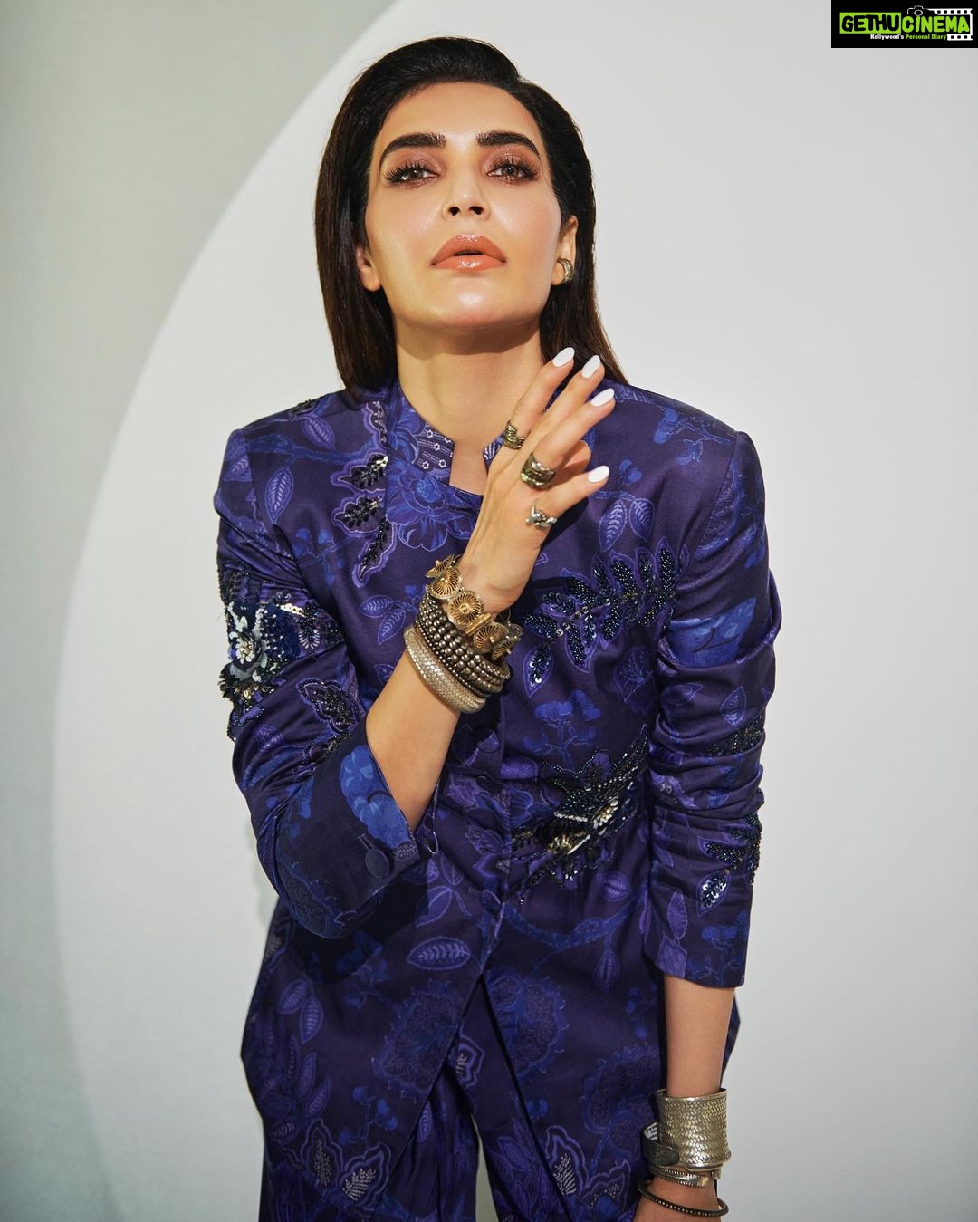 Karishma Tanna Instagram - What’s Scoop ing???? @netflix_in #scoop #love #work #explore #potd #karishmatanna Outfit- @payalpratap Jewellery- @sangeetaboochra @aquamarine_jewellery @minerali_store Makeup- @kavyesharmaofficial Hair- @shefali_hairstylist.81 Styled by- @sukritigrover Styling Team- @vanigupta.23 @simrankumar19 Photographer- @aviraj