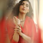 Karishma Tanna Instagram - Red alert ‼️ . . . . . Make up @makeupbyvishakha Hair @shefali_hairstylist.81 Outfit- @_huemn Jewellery- @rheakapoor x @pipabella @iblamebeads @tanzire.co Styled by- @sukritigrover Styling Team- @vanigupta.23 @simrankumar19 📸 by @amey_ghatge #scoop #netflix #potd #red #karishmatanna #explore