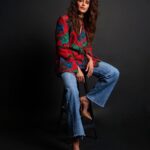 Karishma Tanna Instagram - ❤️ . . . . Blazer- @ekastories.store Jewellery- @rheakapoor x @pipabella @e3kjewelery Make up @aafreenmakeupandhair Hair @shefali_hairstylist.81 Styled by- @sukritigrover Styling Team- @vanigupta.23 @simrankumar19 Click by @akshay_26