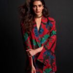 Karishma Tanna Instagram - ❤️ . . . . Blazer- @ekastories.store Jewellery- @rheakapoor x @pipabella @e3kjewelery Make up @aafreenmakeupandhair Hair @shefali_hairstylist.81 Styled by- @sukritigrover Styling Team- @vanigupta.23 @simrankumar19 Click by @akshay_26
