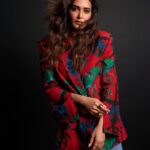 Karishma Tanna Instagram - ❤️ . . . . Blazer- @ekastories.store Jewellery- @rheakapoor x @pipabella @e3kjewelery Make up @aafreenmakeupandhair Hair @shefali_hairstylist.81 Styled by- @sukritigrover Styling Team- @vanigupta.23 @simrankumar19 Click by @akshay_26