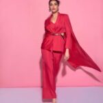 Karishma Tanna Instagram - Pretty in Pink and all 🩷🩷 Promotions for #Scoop @netflix_in Make up @makeupbyvishakha Hair @shefali_hairstylist.81 Outfit- @agunjofficial Jewellery- @sangeetaboochra @aquamarine_jewellery Styled by- @sukritigrover Styling Team- @vanigupta.23 @simrankumar19 Click by @akshay_26 #love #pink #mood #potd #explore #karishmatanna