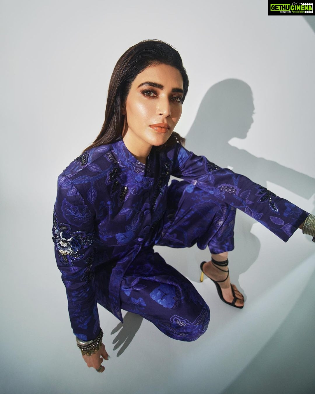 Karishma Tanna Instagram - What’s Scoop ing???? @netflix_in #scoop #love #work #explore #potd #karishmatanna Outfit- @payalpratap Jewellery- @sangeetaboochra @aquamarine_jewellery @minerali_store Makeup- @kavyesharmaofficial Hair- @shefali_hairstylist.81 Styled by- @sukritigrover Styling Team- @vanigupta.23 @simrankumar19 Photographer- @aviraj