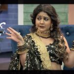 Kashmera Shah Instagram - Watch @voot Streaming now @krushna30 @real_gorinagori @subuhijoshi_essjay @vankush_arora #biggbuzz #biggbuzzonvoot #biggbuzzwithkrushnaandfamily #kashmerashah #kashmirashah #krushna #gorinagori