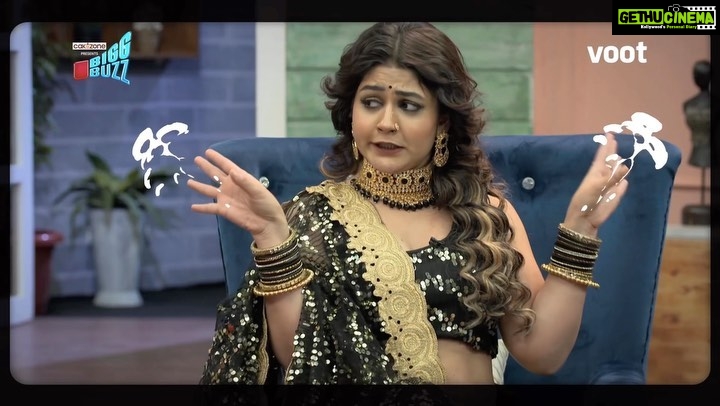 Kashmera Shah Instagram - Watch @voot Streaming now @krushna30 @real_gorinagori @subuhijoshi_essjay @vankush_arora #biggbuzz #biggbuzzonvoot #biggbuzzwithkrushnaandfamily #kashmerashah #kashmirashah #krushna #gorinagori