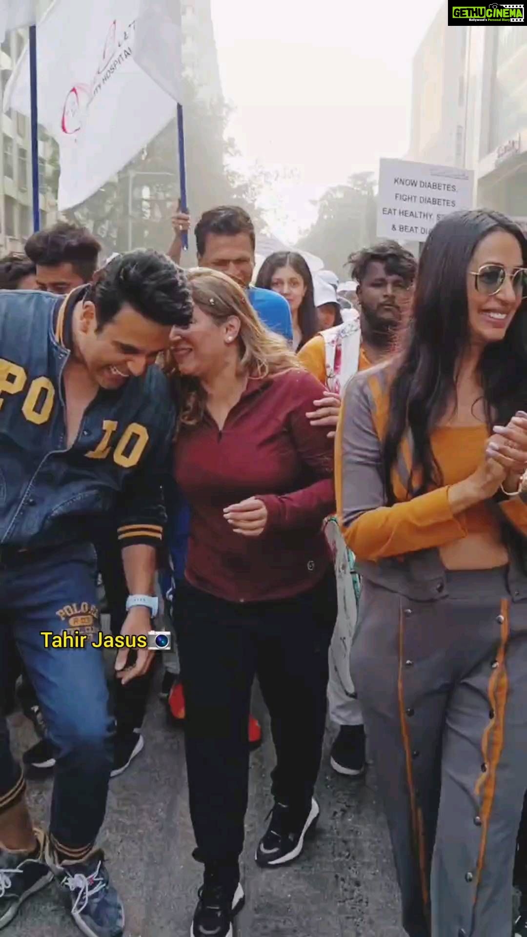 Kashmera Shah Instagram - Krushna and kashmira at CritiCare Asia (Kurla). . . #kashmerashah #krushnaabhishek #jasus007 @kashmera1 @krushna30