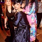 Kashmera Shah Instagram – #aboutlastnight #happybirthday #rohitverma @rohitkverma @munishakhatwani @rupesh.sonar @truetrammtrunk #kashmerashah #hot #metgala #mumbai #mumbaistars #bollywood