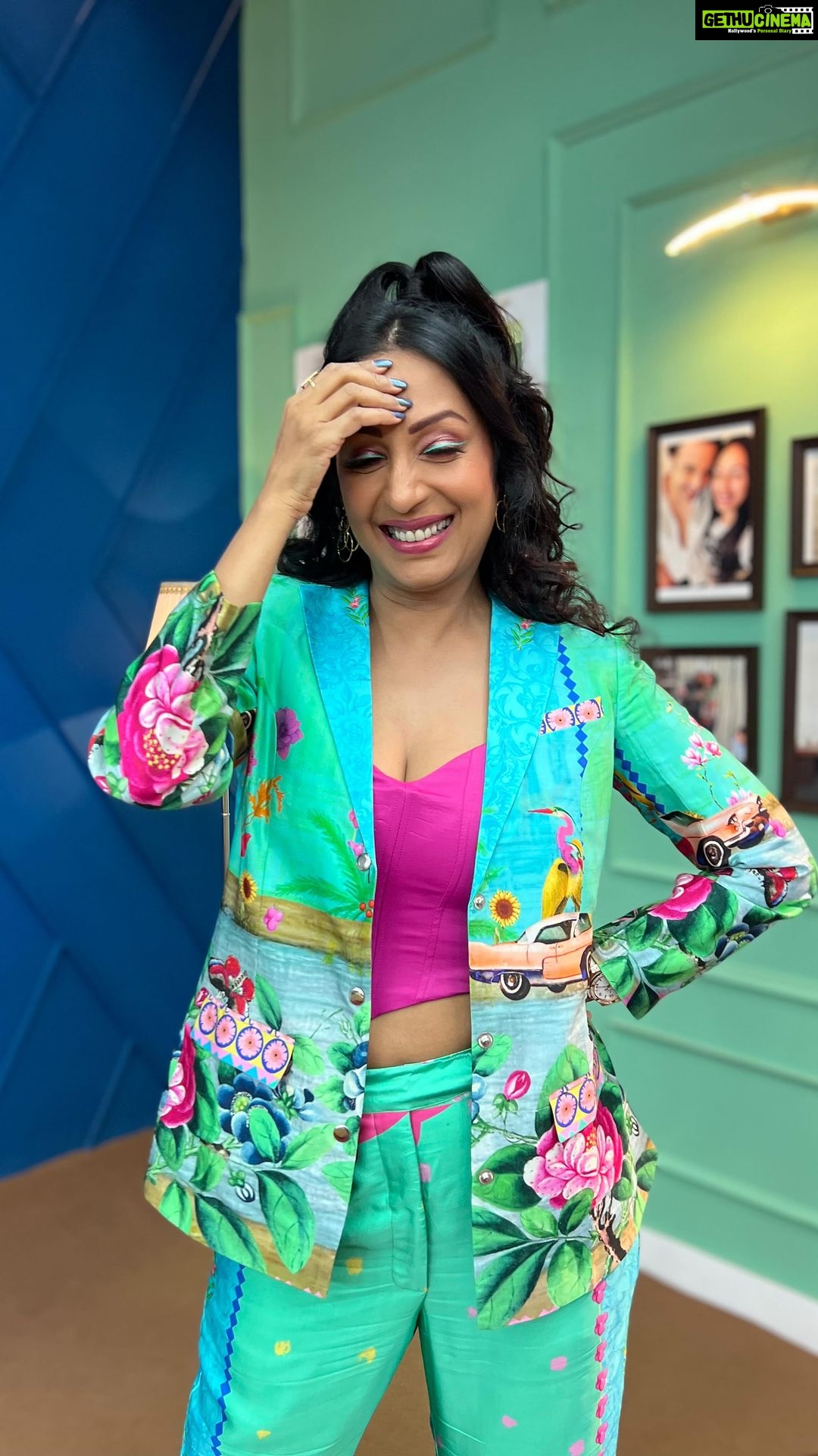 Kashmera Shah Instagram - Watch everyday on @voot #biggbuzz #biggbuzzonvoot #biggbuzzwithkrushnaandfamily @krushna30 @rakhisawant2511 @subuhijoshi_essjay @vindusingh @rajivadatia @manyasingh993 @sreejita_de Streaming Now