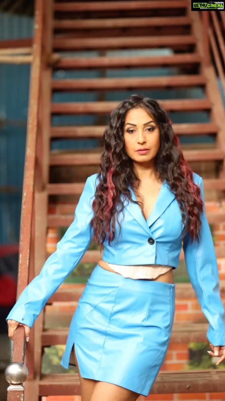 Kashmera Shah Instagram - Just loved this song #kashmerashah @klosetbykash