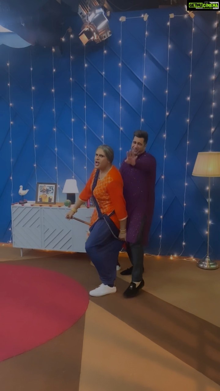 Kashmera Shah Instagram - Watch the episode now on @vootselect #biggbuzz #biggbuzzonvoot #biggbuzzwithkrushnaandfamily @krushna30 @rajivadatia @subuhijoshi_essjay @vankush_arora