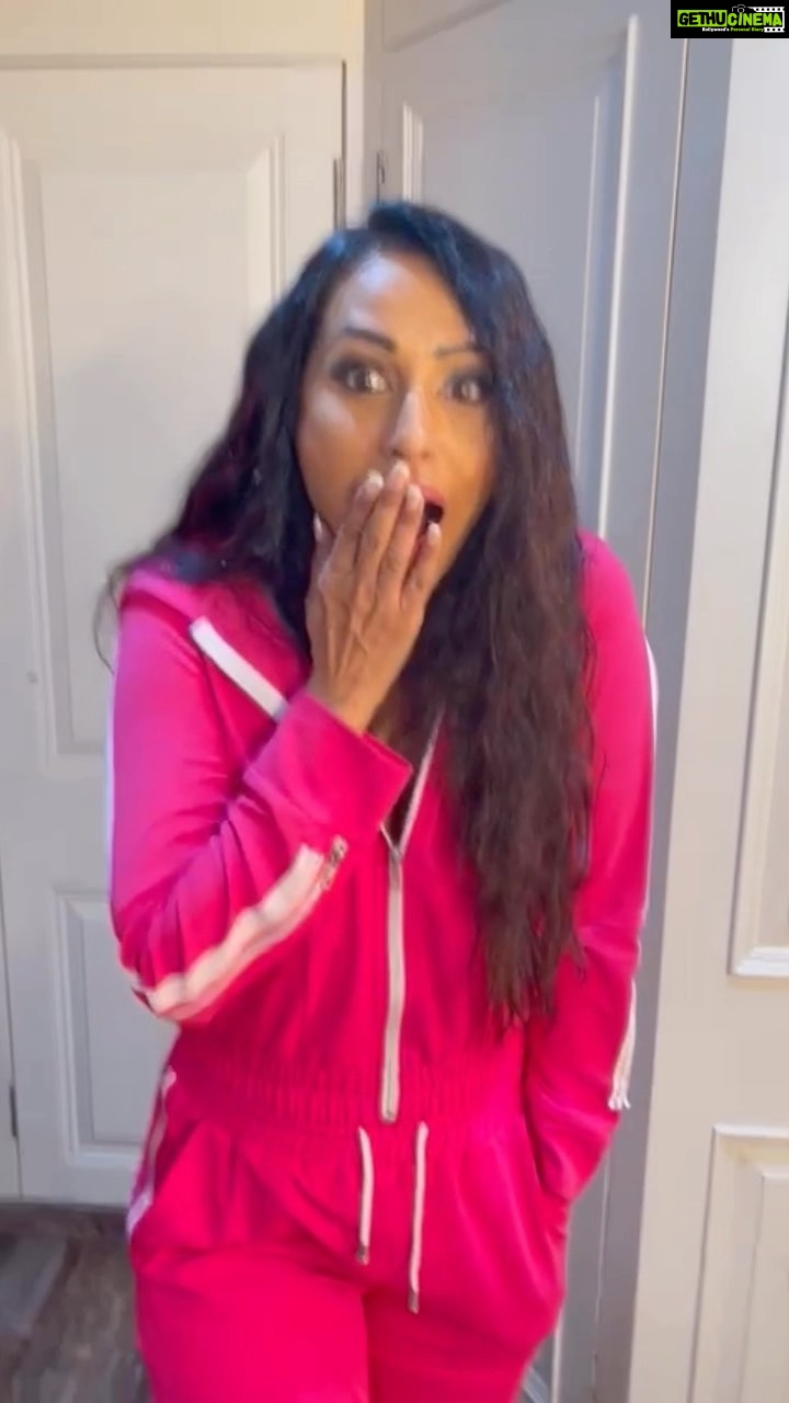 Kashmera Shah Instagram - Alert !! Social Media Bachke Rehna Re Baba @kashmera1 Comedy Play At Pune Come On Join Us On 28th October’ 2022 Book Your Tickets Fast (Link In Bio) Book My Show Checkout https://in.bookmyshow.com/plays/bachke-rehna-re-baba/ET00342297 via @bookmyshowin Ticket Khidakee https://www.ticketkhidakee.com/socialmedia #fun #comedy #hindiplay #drama #laughing #familyshow #jaywantevents #socialmedia #bookmyshow #pune #ticketkhidkee #bachkerehnarebaba #kashmerashah