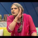 Kashmera Shah Instagram - Streaming now @voot @krushna30 @subuhijoshi_essjay #biggbuzz #biggbuzzonvoot #biggbuzzwithkrushnaandfamily