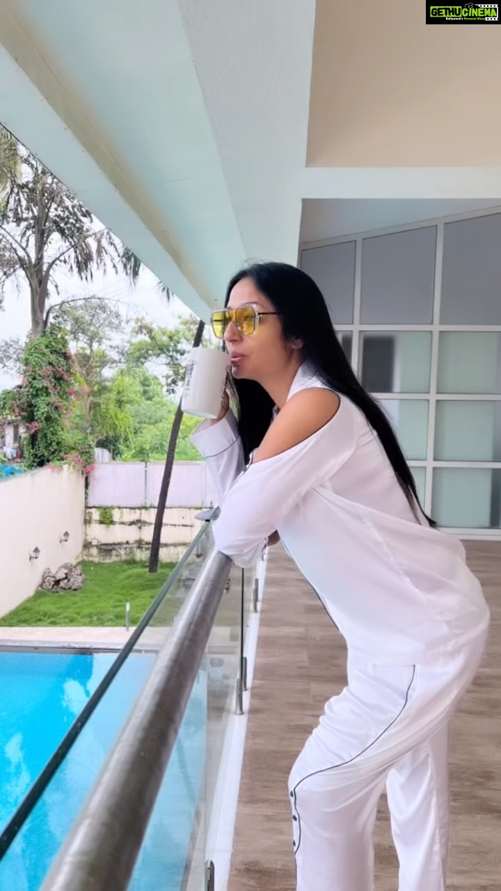 Kashmera Shah Instagram - Wearing the amazing Pyjamas from @billebon designed by @pariksingh20 audio by @itsyourfetish