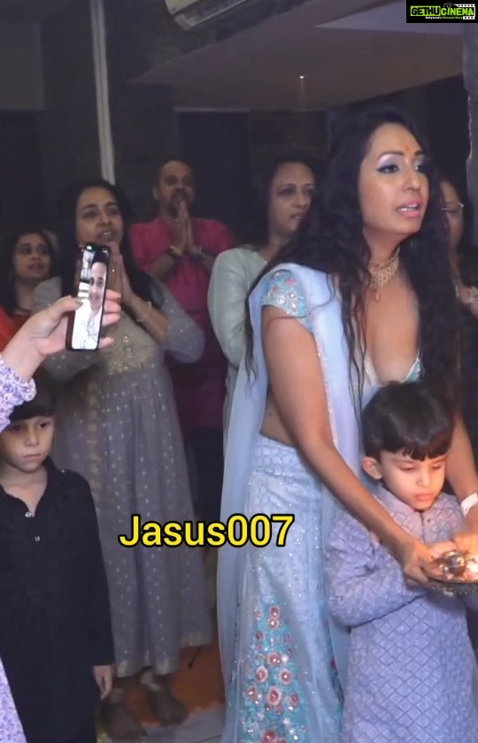 Kashmera Shah Instagram - Krushna Abhishek, Kashmera shah & Arti Singh Ganpati Visrjan 2022. . . #kashmirashah #krushnaabhishek #artisingh #jasus007