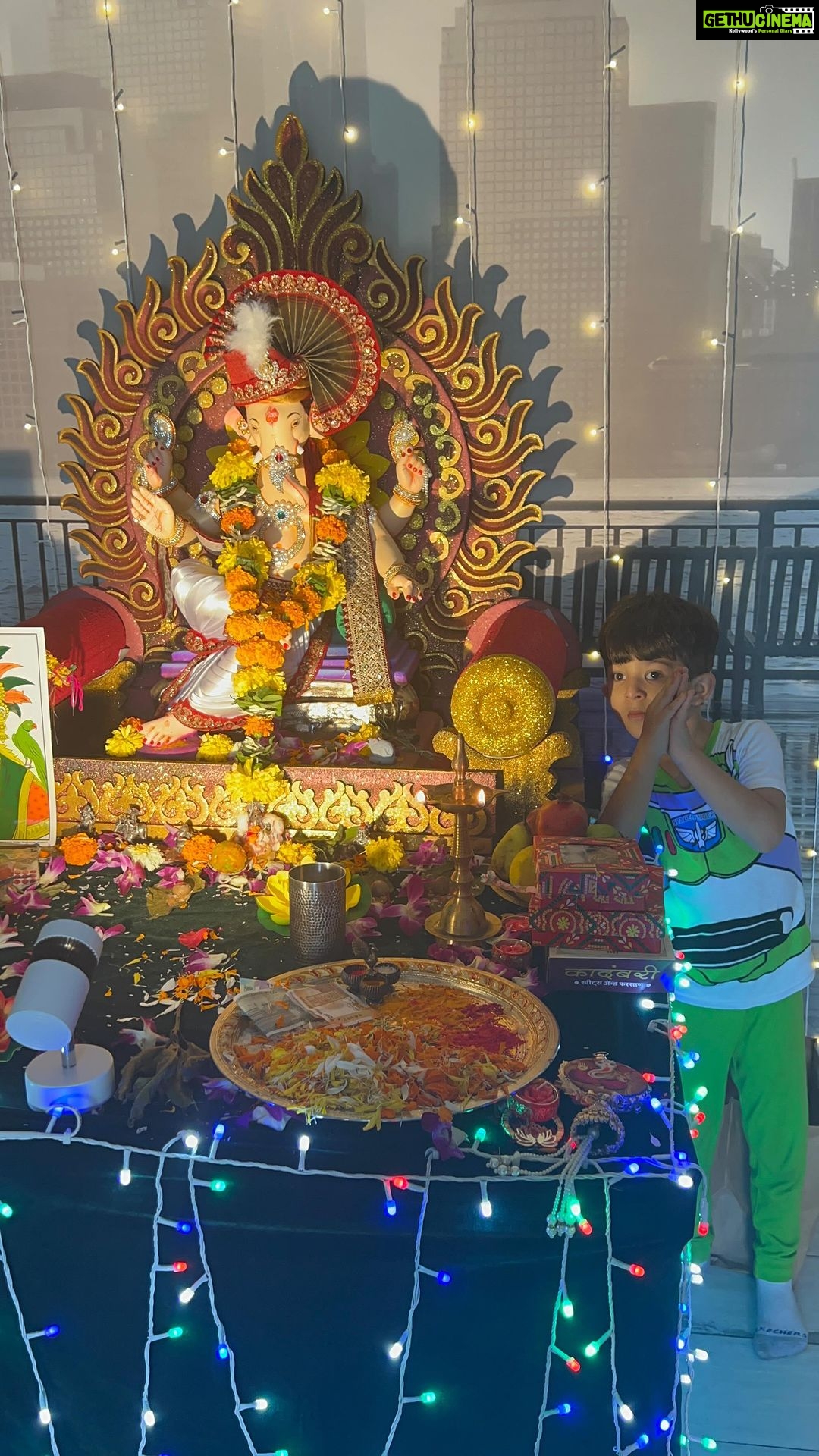 Kashmera Shah Instagram - And the celebration begins @krushna30 @artisingh5 @rishaabchauhaan #ganpati #ganpatibappamorya