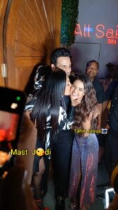 Kashmera Shah Instagram - Mast J😘Di
.
.
#kashmerashah #krushnaabhishek #priyankachaharchoudhary @kashmera1 @krushna30 #jasus007