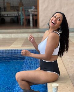 Kashmera Shah Instagram - Had a fabulous time with my #girlgang in #goa. Stayed at an awesome place which boasts of an infinity pool and you all know how much I love the pool. So I absolutely endorse this place. Thank you for hosting us @cluboxygenworld and @vandanasajnaniofficial. I am sure to be back here soon. #holidayvibes #kashmerashah #kashmirashah #bikini #bikinibodies #infinitypool #staycation #trip #kittycats @shashang_iyer