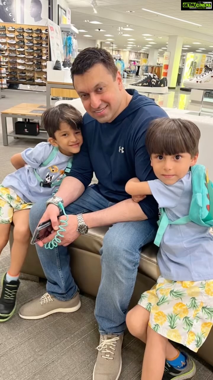 Kashmera Shah Instagram - It takes a village to bring up a child and when you have twins it takes an army thank you my dear friends for all the love support and help @mansur.merchant @afgproud786 timothyxula @michaelnla #cliffmyers #cathyroot @krushna30 @rishaabchauhaan @artisingh5