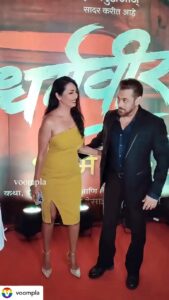 Kashmera Shah Instagram - https://bit.ly/Dharmaveer_Teaser

सगळेच राजकारणी सारखे नसतात
काही ‘आनंद दिघे‘ असतात 
एका धगधगत्या अग्निकुंडाची चरित्रगाथा 
मोठ्या पडद्यावर
धर्मवीर , मुक्काम पोष्ट ठाणे
१३ मे २०२२

@theprasadoak @pravin.tarde.9 @MangeshDesaiOfficial @shruti.marathe.1297 #GashmirMahajani  @advramesh.pardeshi @sushantshelar80 @jaywantwadkar @snehal.tarde @sachin.narkarii @kedar.p.gaekwad @VikasPawarProducer @mahesh.ogale.50 @chinarmahesh.composerduo @chinar.kharkar @MandarKamalapurkarSoundDesign #UmeshJadhav @vishwajeet.joshi.14 saahil.desai.75 #DevendraGaikwad #MangeshKulkarni #AshwinPatil @zeemusicmarathi @zeemarathiofficial @zeetalkiesofficial 

#Dharmaveer #AnandDighe #zeestudios @i_m_kedar @klosetbykash @boofilmz #kashmerashah #kashmirashah #kash