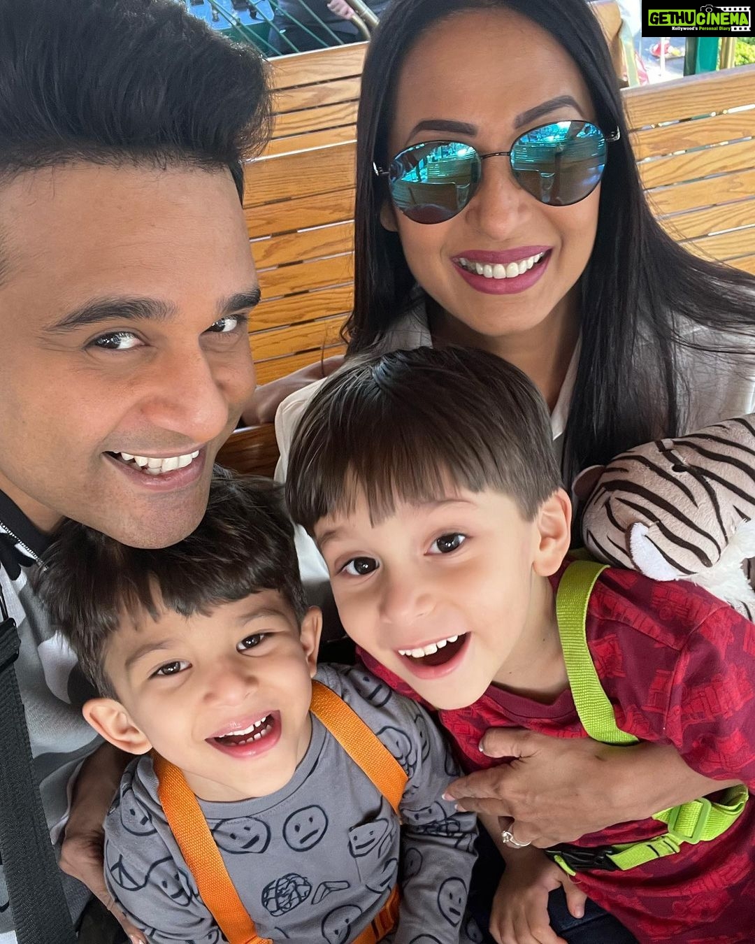 Kashmera Shah Instagram - Happy Father’s Day We miss you here Daddy @krushna30 #chikupiku #rayaanksharma #krishaangksharma #kashmerashah #kashmirashah #kash #daddyslove #daddyslittleboys