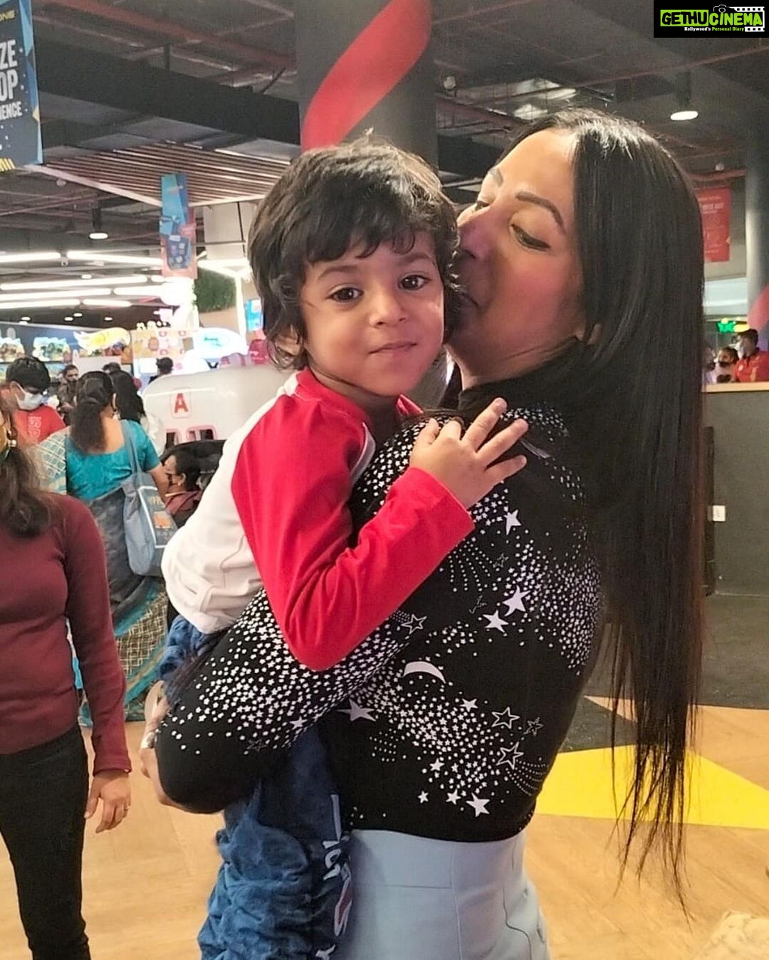 Kashmera Shah Instagram - Happy birthday my darling @yuvaankhattar here is wishing you loads of happiness in your life. Love you and lots of hugs from #chikupiku #rayaanksharma and #krishaangksharma @vandanasajnaniofficial @rajesh_khattar