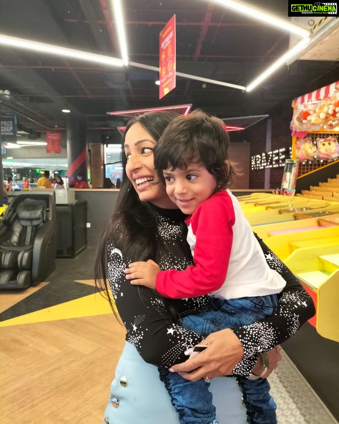 Kashmera Shah Instagram - Happy birthday my darling @yuvaankhattar here is wishing you loads of happiness in your life. Love you and lots of hugs from #chikupiku #rayaanksharma and #krishaangksharma @vandanasajnaniofficial @rajesh_khattar